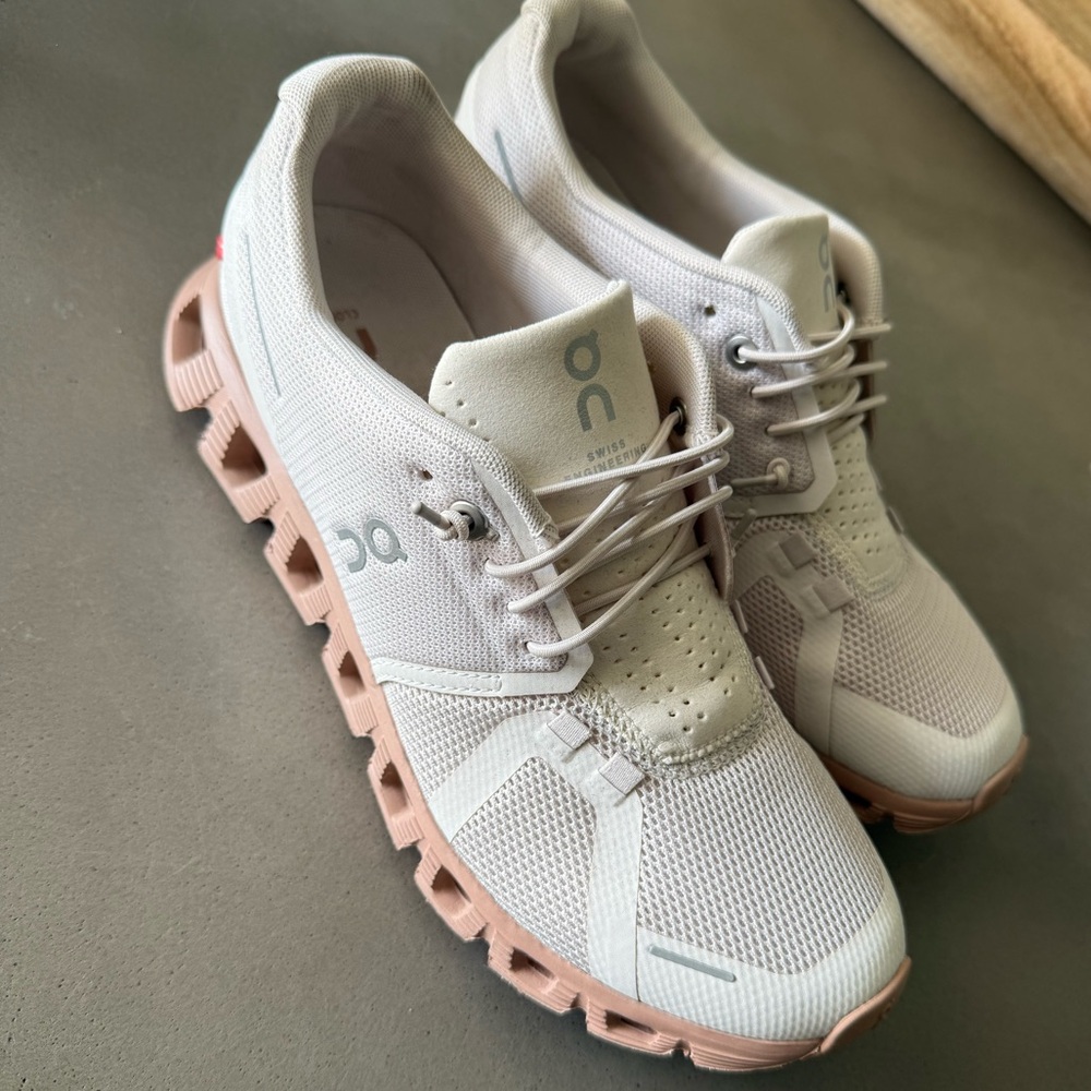 On Cloud 5 Trainers in Sand and Rosebrown - Picture 2 of 6